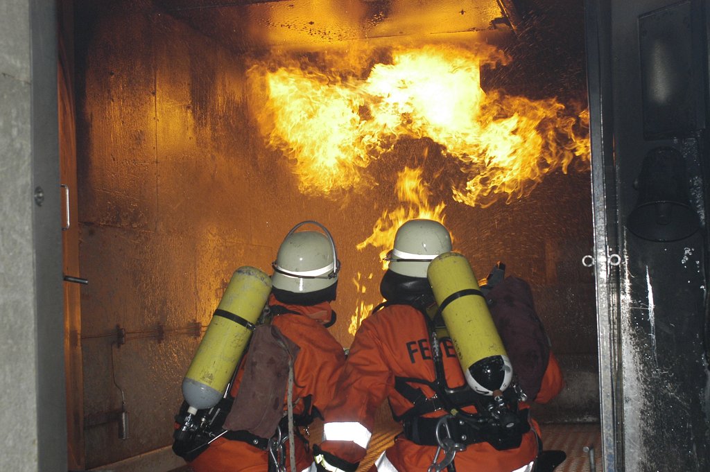  Ausbildung im mobilen, gasbefeuerten Brandübungscontainer 