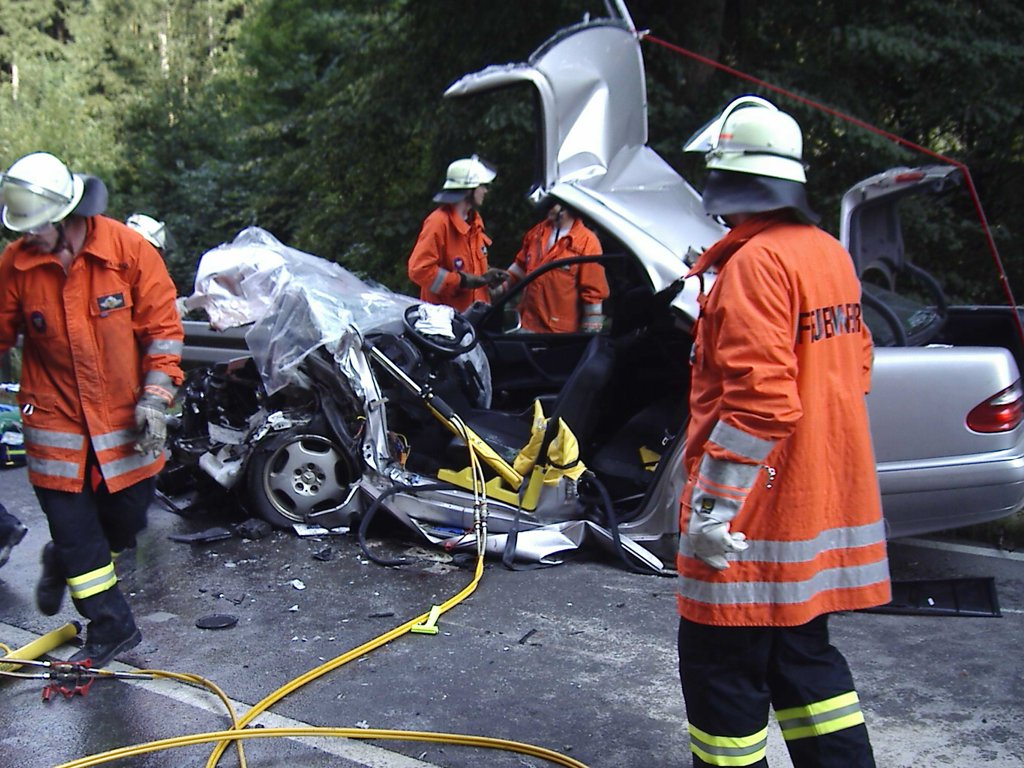  Technische Rettung bei Verkehrsunfall 