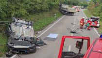 Verkehrsunfall, Zusammenstoß Pkw mit LKW